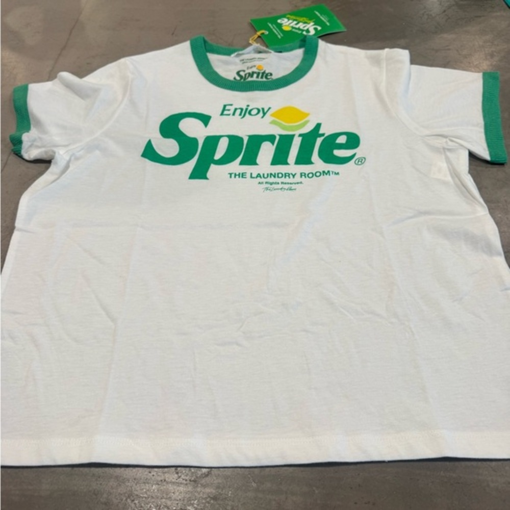 The Laundry Room White and Green Sprite Tee Short Sleeve w/cool green trim💚